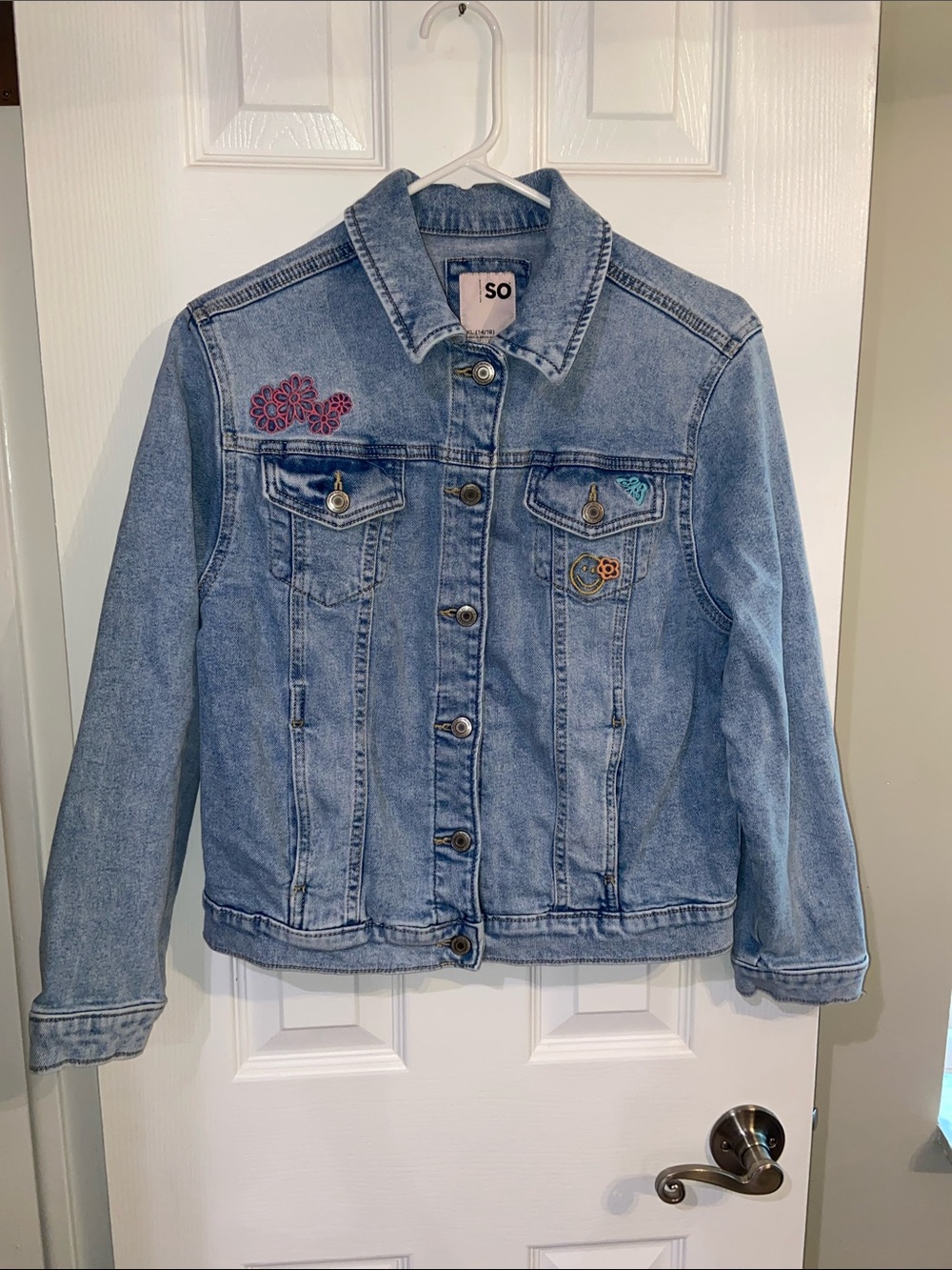 SO Women’s Denim Jacket XL Snap Front Embroidered Floral Details